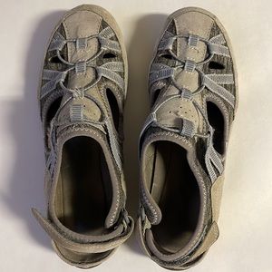 Earth Origins Sandals comfort fit leather and stretchy fabric with cushion soul